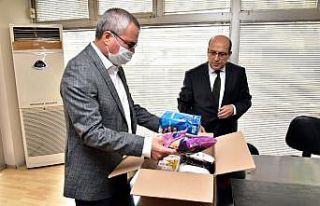 Manisa’da ihtiyaç sahibi vatandaşlara gıda kolisi...