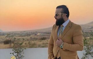 Manken Hikmat Kucher yetim çocuklara bayramlık elbise...