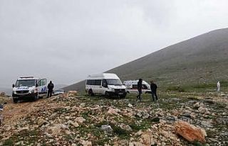 Mantar toplarken kayalıklardan düştü