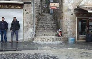 Mardin’de sağanak yağış hayatı olumsuz etkiledi