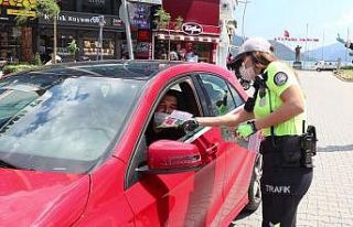 Marmaris’ta sürücüler broşürle bilgilendirildi