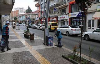 Maske ve eldivene özel atık kutusu