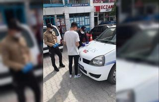 Maskesiz dolaşan 18 kişi para cezası