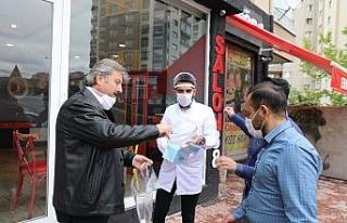 Melikgazi’de berber ve kuaförler dezenfekte edildi