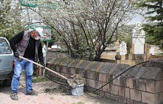 Melikgazi’de mezarlıklar bakım ve onarımdan geçiyor