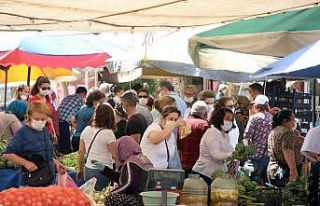 Menteşe halk pazarında sosyal mesafe hiçe sayıldı