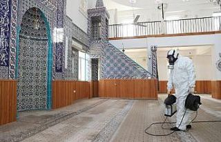 Merkezefendi’de ibadete açılacak camiler dezenfekte...
