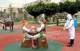 Mersin’de parklar, yaşlılar ve çocuklar için...