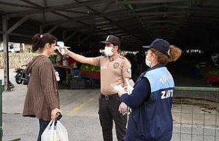 Mersin’de semt pazarlarında korona virüs tedbirleri...