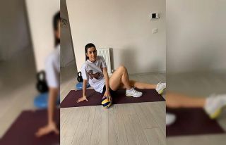 Merve Dalbeler Aslan evden aktarıyor