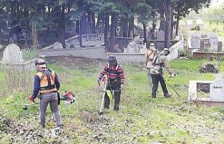 Mezarlıklarda ‘bayram’ temizliği