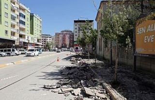 Milli Egemenlik Caddesi’nde yenileme çalışmaları...