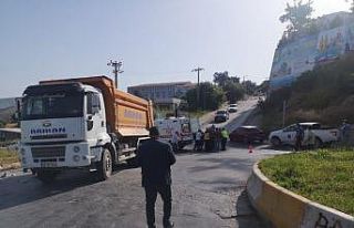 Motosiklet kamyonetin altında kaldı; 1 ölü