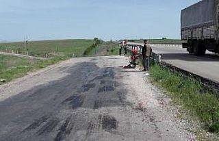 Motosiklete kasksız binen yolcu hayatını kaybetti