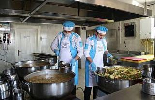 Muradiye’de 620 ihtiyaç sahibine günde 3 çeşit...