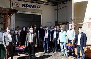 Muratpaşa aşevine bir kamyon sebze desteği