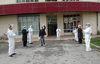 Muş’ta ilk defa plazma tedavisi uygulanan hasta...