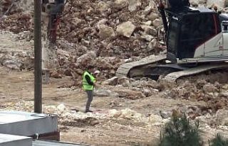 Namazını kılmaya hiç bir şey engel olamadı