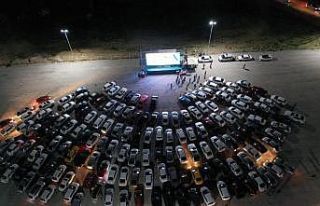 Nevşehir’de yüzlerce araç “Arabalı Sinema”...