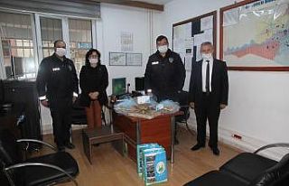 Nöbetteki kamu personeline ikramda bulundular