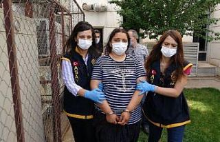 Oğlunu ve yengesini bıçaklayarak öldürdü