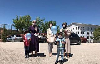 Öğretmenlerden öğrencilere süpriz hediyeler