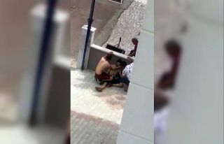 Önce 4 yerinden bıçakladı sonra başında bekledi