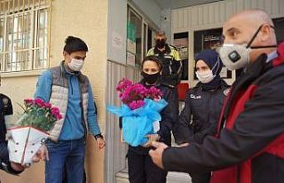 Orhangazi Emniyetinde müdür ve polis annelere sürpriz