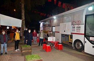 Orucunu açan kan bağışına koştu