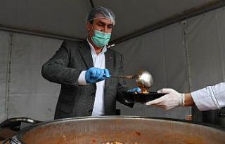 Osmangazi’de her gün bin 260 haneye sıcak yemek