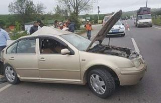 Otomobil ile kamyonet çarpıştı: 2 yaralı