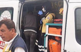 Otomobil ile motosiklet çarpıştı: 2 yaralı