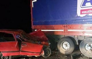 Otomobil tır dorsesine çarptı: 1 ölü
