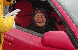 Otomobilde yaşayan 82 yaşındaki engelli kadın...