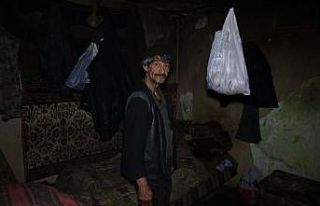 Öyle bir yerde kalıyor ki görenlerin içi acıyor