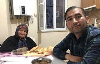(Özel) 90 gündür arabada yaşayan engelli kadın...
