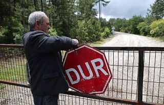 (Özel) Bu da ayı karantinası...Köye kapı yaptılar,...