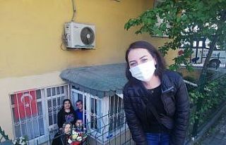 (Özel) Covid-19 servisi hemşiresinden 74 yaşındaki...