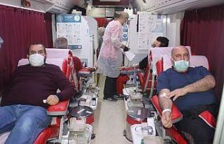 (Özel) Eğitimciler kan bağışı için kuyruğa...