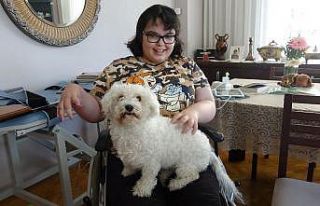 (ÖZEL) Engelli kız kitap gelirini AHBAP’a bağışlamak...