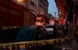 (ÖZEL) Esenyurt’ta bir evde yangın paniği: 1...