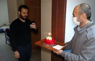 (Özel haber) Karantinada kalan 4 kişiye doğum günü...