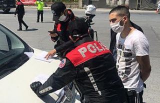 (Özel) Sokağa çıkma kısıtlamasını delen sürücü:...
