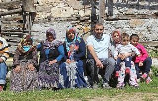 (Özel) Tam 108 yaşında...Sokağa çıktı, İçişleri...