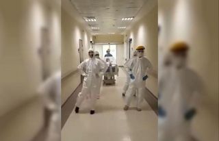 Penguen dansı ile yoğun bakımdan çıktılar