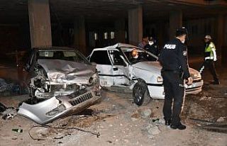 Polis şüpheli kovalamacasında kaza: 3’ü polis...