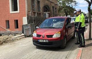 Polis, Trafik Güvenliği Haftası’nda emniyet kemerlerini...