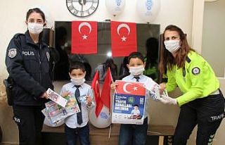 Polis, Trafik Haftası’nda evde kalan çocukları...