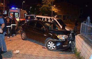 Polisin "dur" ihtarına uymadı kaza yaptı:...