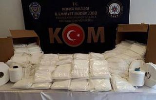 Polisin operasyonlarında binlerce maske ve el dezenfektanı...